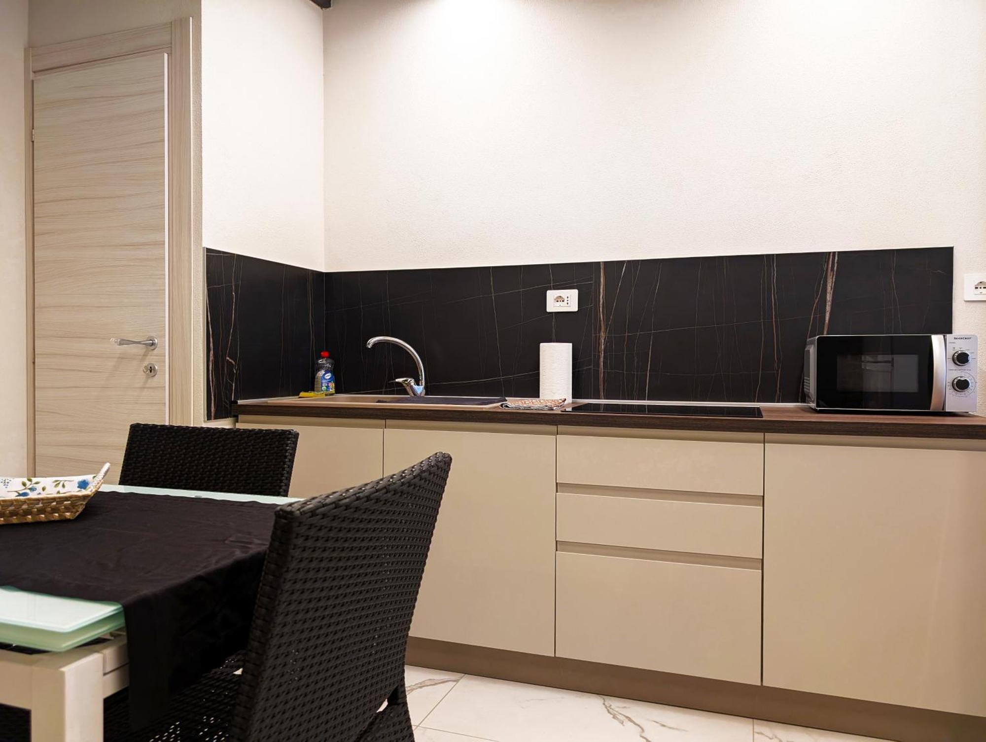 Le Torri Loft Apartment Fossano Bagian luar foto